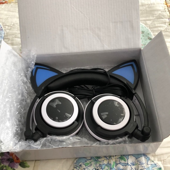 Other - Kids light up cat headphones NIB